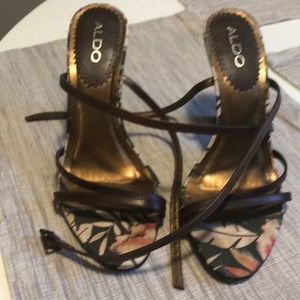 Aldo size 39 brown leather strap heels